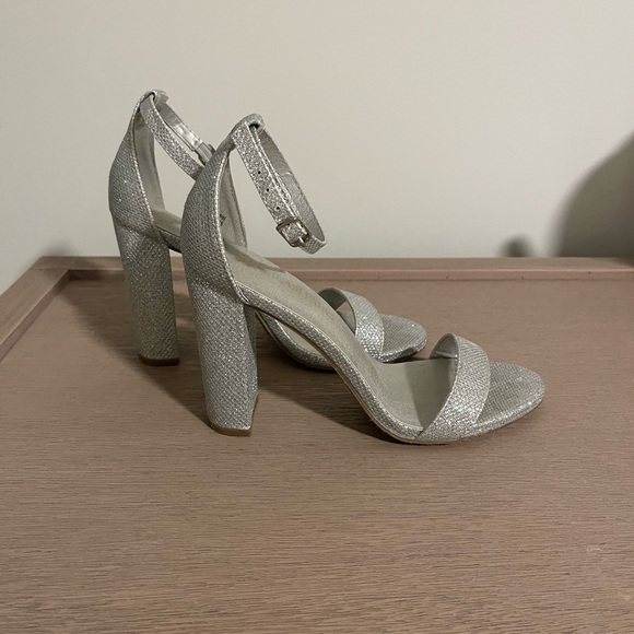 Dream Pairs Silver Strapped Block Heeled Sandals - Picture 3 of 4